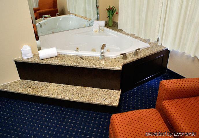Courtyard By Marriott Downtown 3*