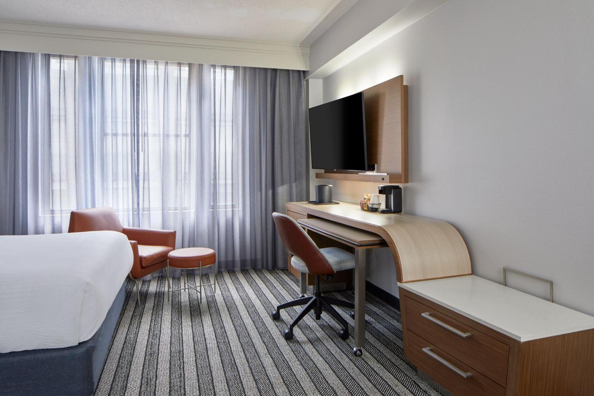 Courtyard By Marriott Downtown Nashville