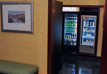 Courtyard By Marriott Downtown Hotel